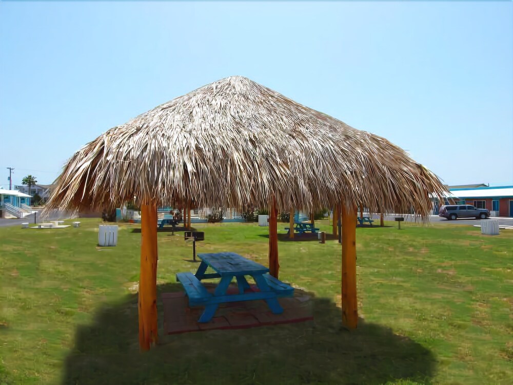 Shark Reef Resort Motel & Cottages - photo 31