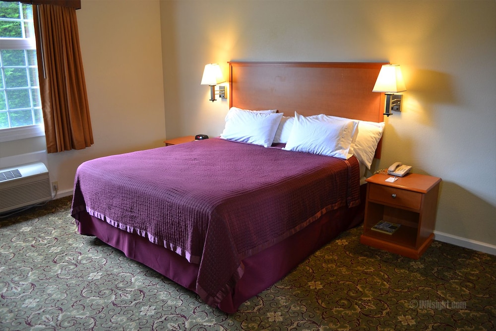 The Miramar Inn and Suites - photo 8