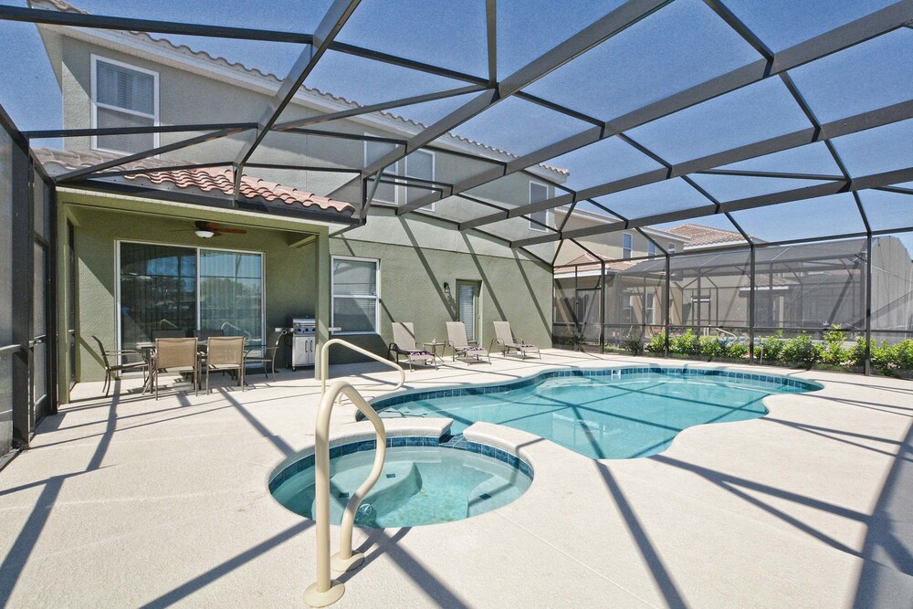 Solterra 6 Bedrooms House w pool 7040SR — 4-Star Luxury Hotel in Davenport, United States