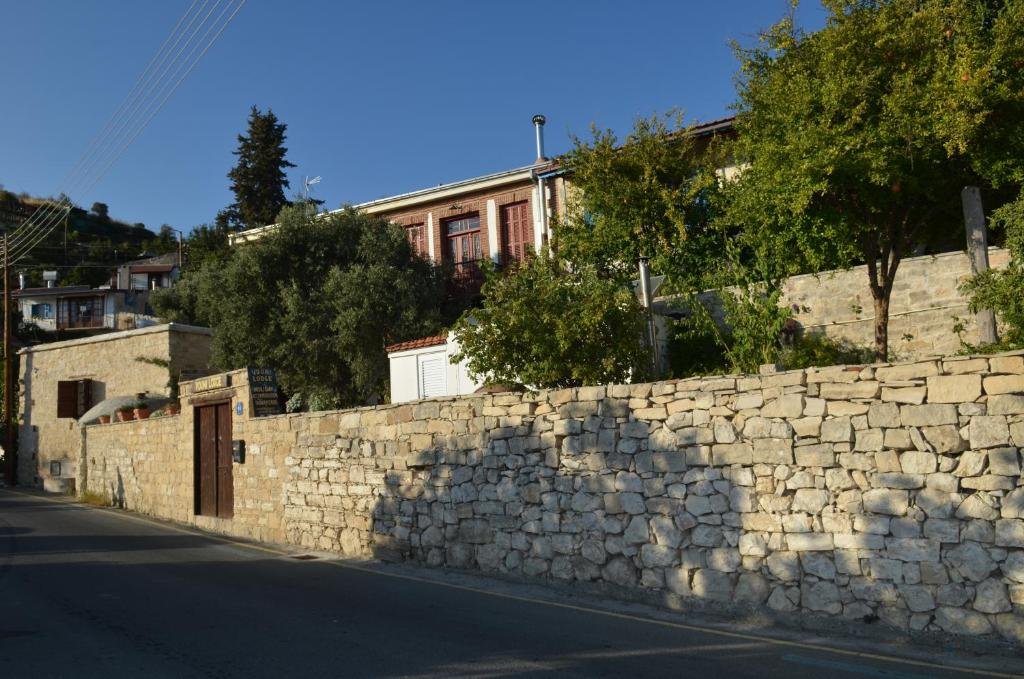 Vouni Lodge