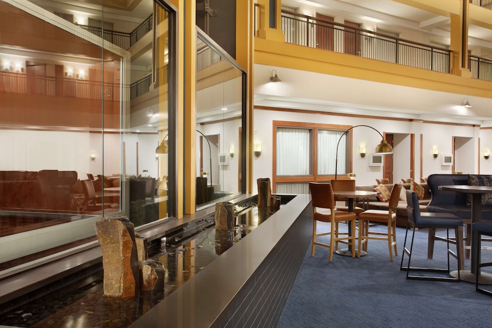 Embassy Suites by Hilton Denver International Airport - photo 7