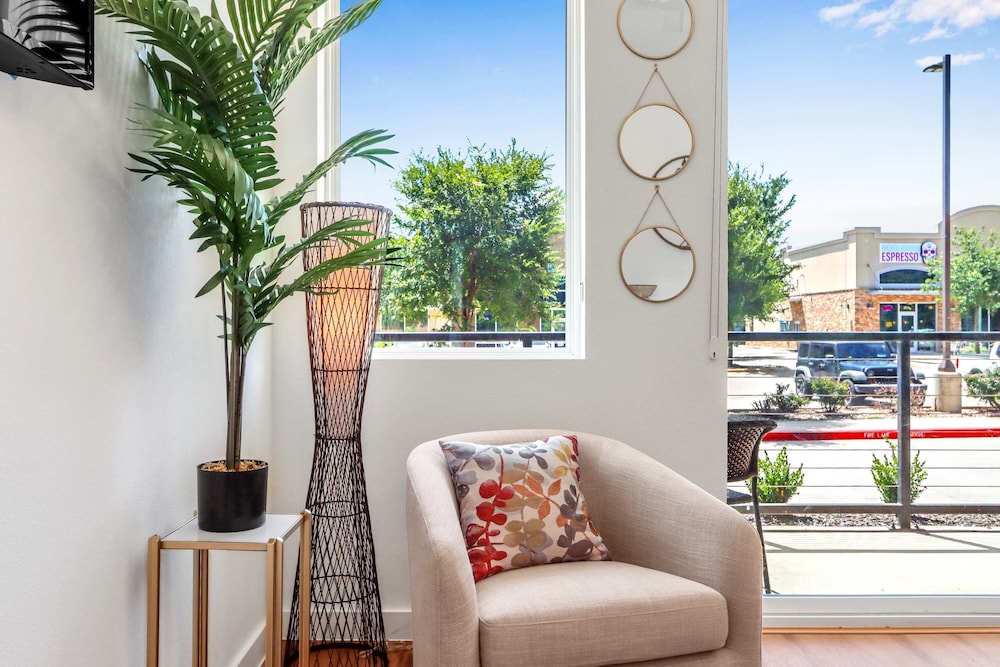Relax in a Luxe Resort style Condo - photo 22