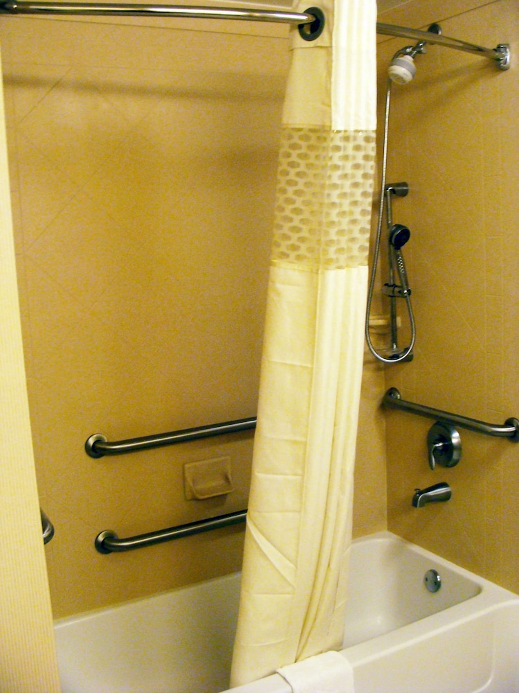 Hampton Inn Calera - photo 15