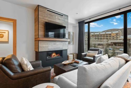 Riverfront Lodge 303 by East West Hospitality — 4-Star Luxury Hotel in Avon, United States