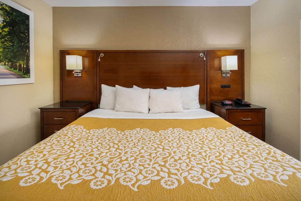 Days Inn by Wyndham Thomaston - photo 9