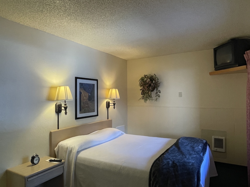 Crown Motel and Family Resort - photo 4