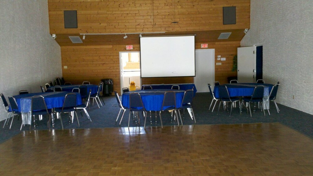 Swiss Chalet Inn - photo 10