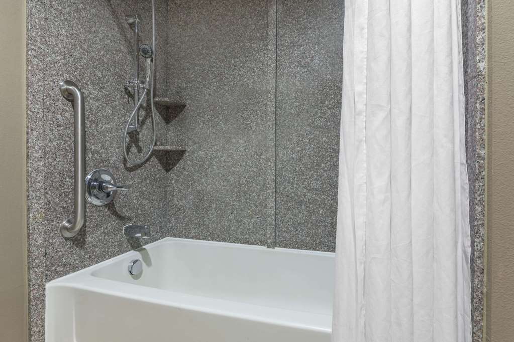 Days Inn by Wyndham Dilley - photo 9