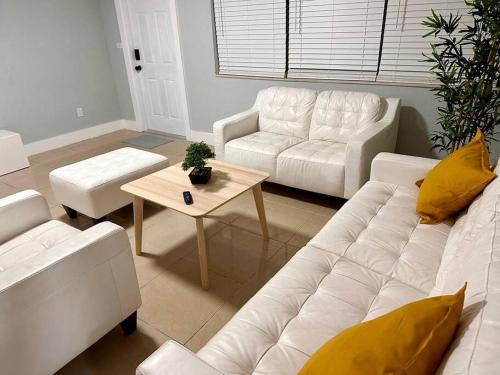 Convenient Location Pompano Deerfield Beach - last minute hotel in Pompano Beach