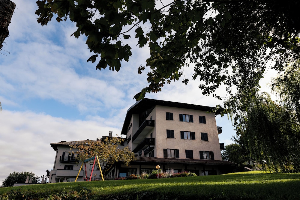 Enrosadira - last minute hotel in Sfruz