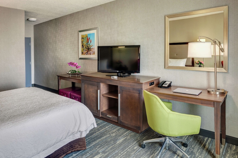 Hampton Inn & Suites Palm Desert - photo 13