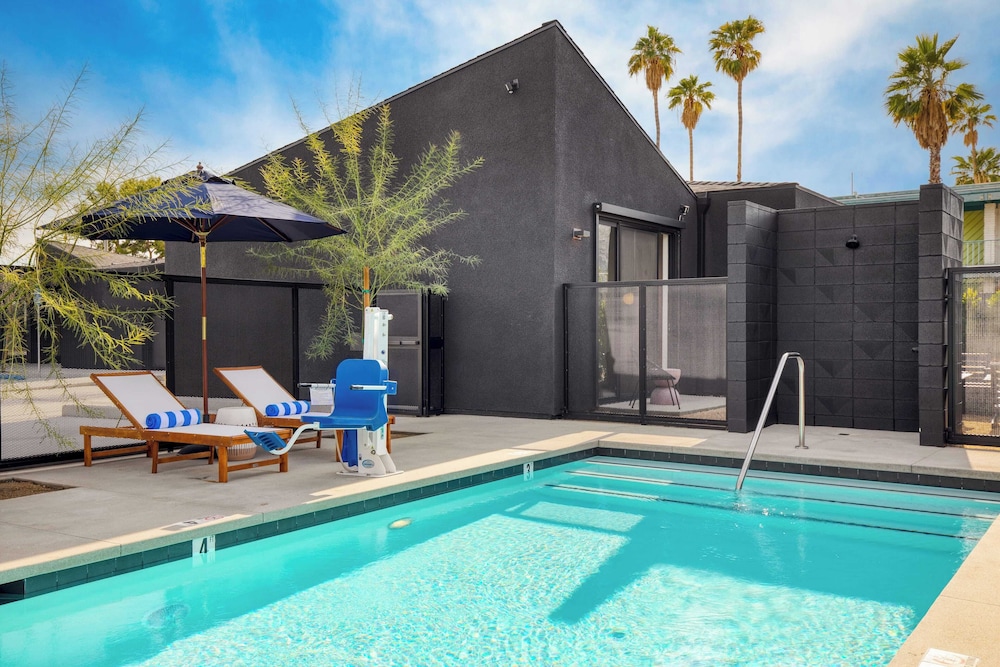 Blackhaus B : 4 Bedroom Suite by Avantstay 4 rooms — 4-Star Luxury Hotel in Palm Springs, United States