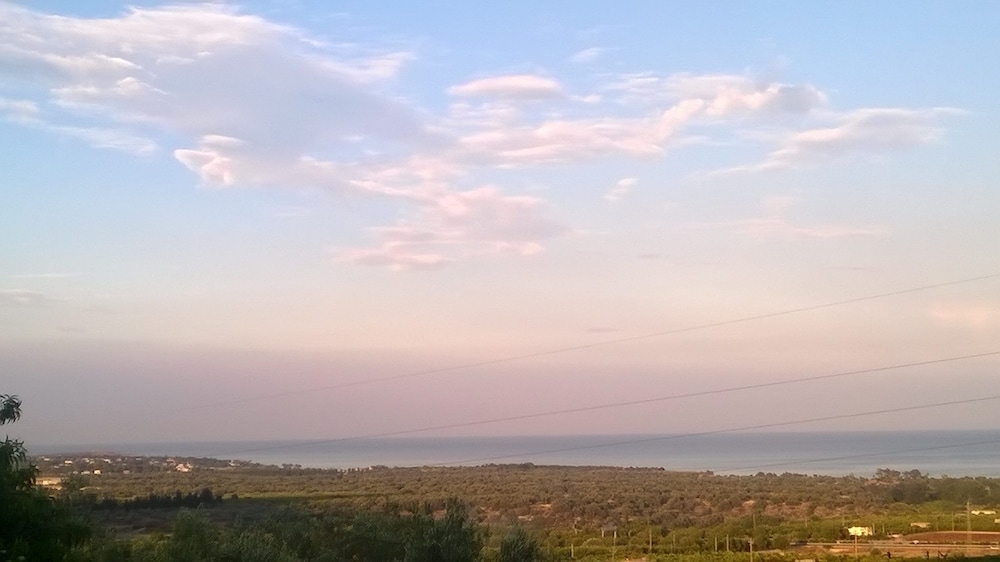Agriturismo Monte Criscione — 4-Star Luxury Hotel in Avola, Italy