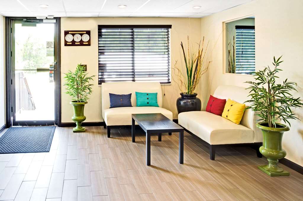 Super 8 by Wyndham Ogden - photo 2