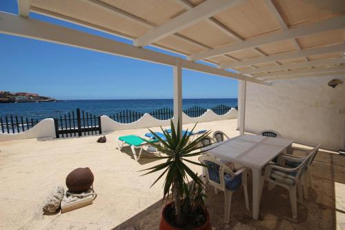 House Cueva del Mar — 4-Star Luxury Hotel in Lomo De Arico, Spain