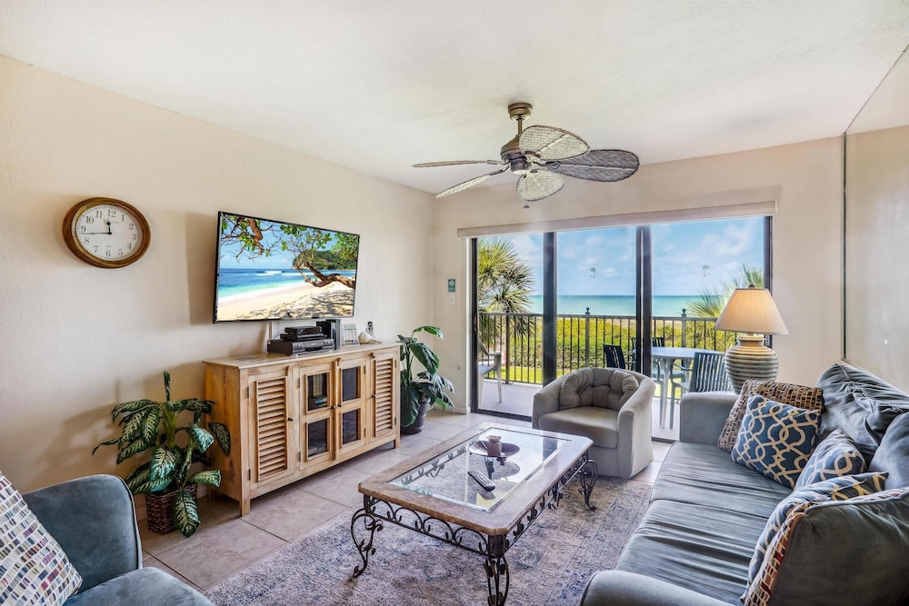 Land's End 8 303 Beach Front — 4-Star Luxury Hotel in Saint Pete Beach, United States