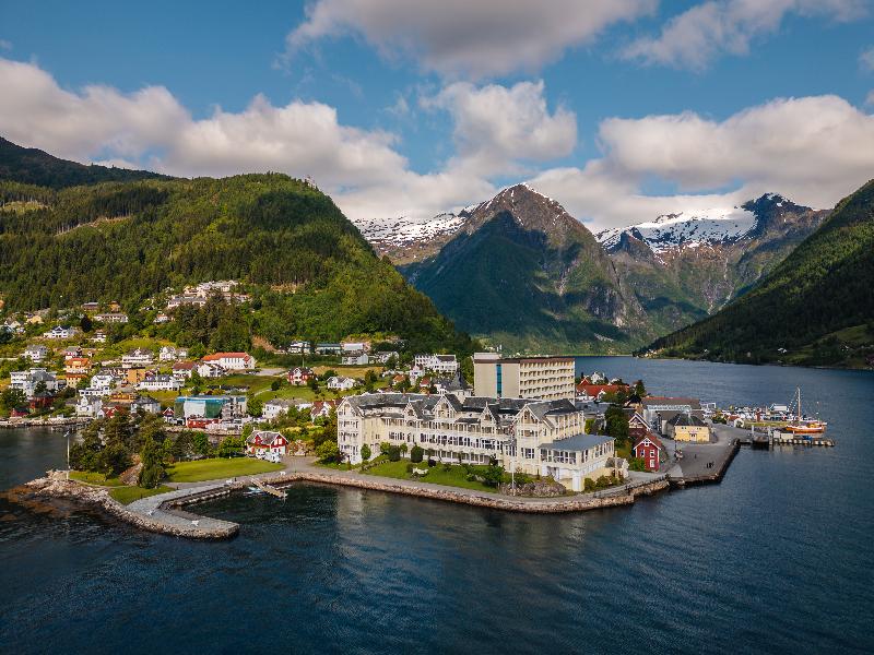 Kviknes Hotel — 4-Star Luxury Hotel in Balestrand, Norway