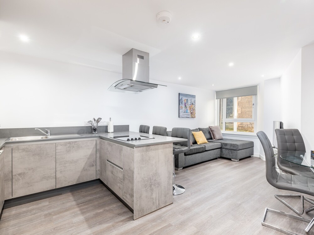 Casa Fresa Castlehill Apartment — 4-Star Luxury Hotel in Dundee, United Kingdom