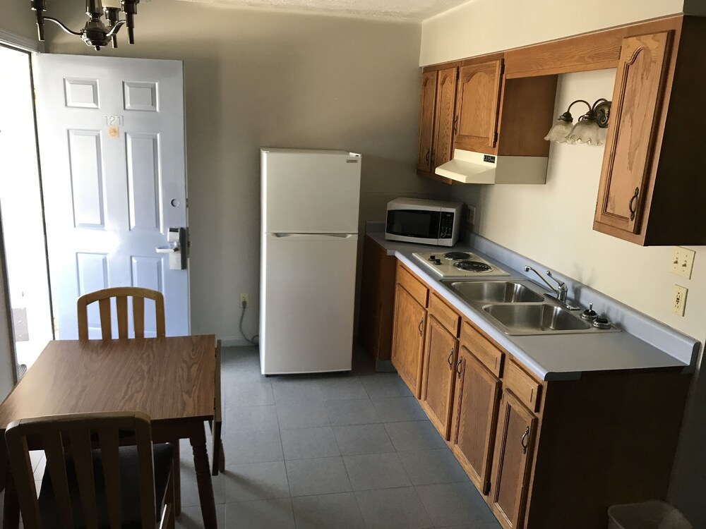 Travelers Inn And Suites - photo 12
