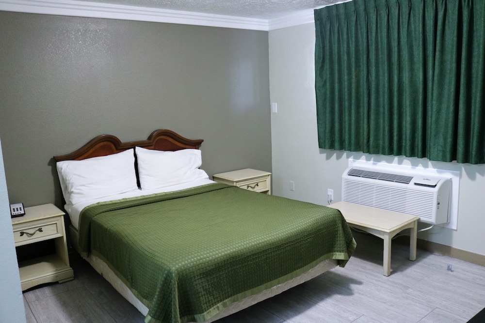 Deluxe Inn Motel - photo 3