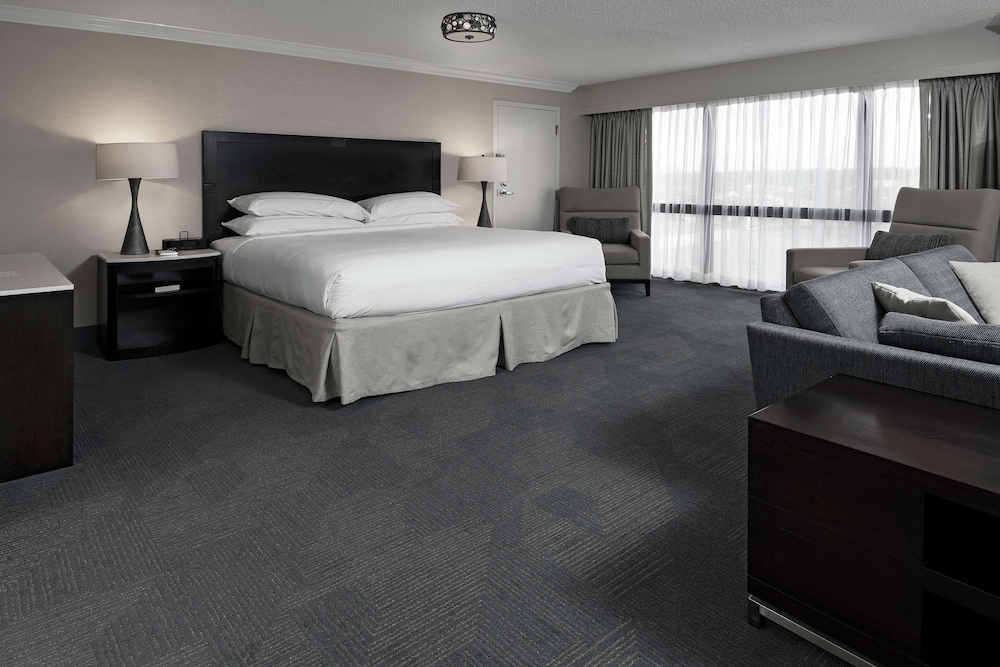 Hilton Greenville - photo 6