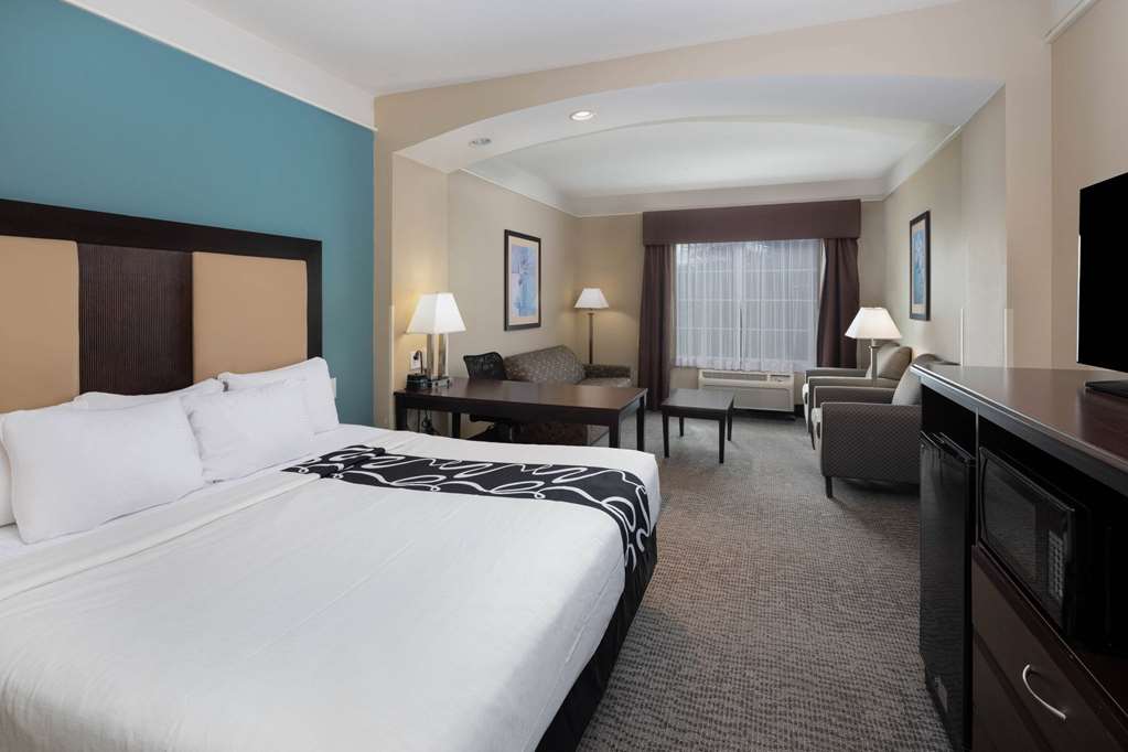 La Quinta Inn & Suites by Wyndham Savannah Airport Pooler - photo 13