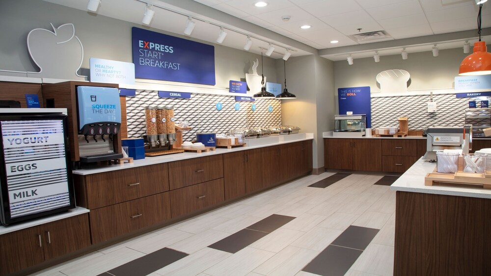Holiday Inn Express & Suites Marion by IHG - photo 14