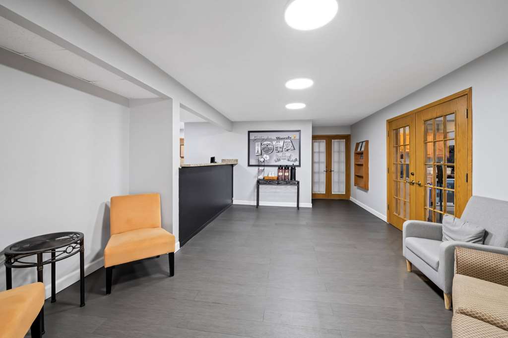 Super 8 by Wyndham Waverly - photo 9