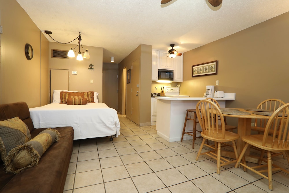 Top of the Gulf by Emerald View Resorts - photo 23