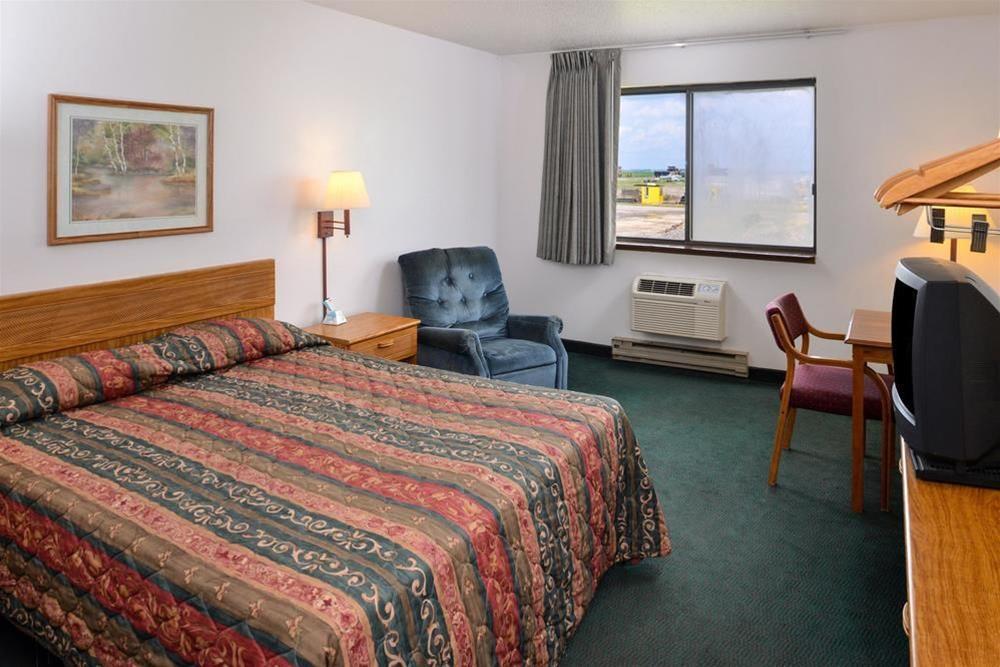Americas Best Value Inn Walcott Davenport - photo 4