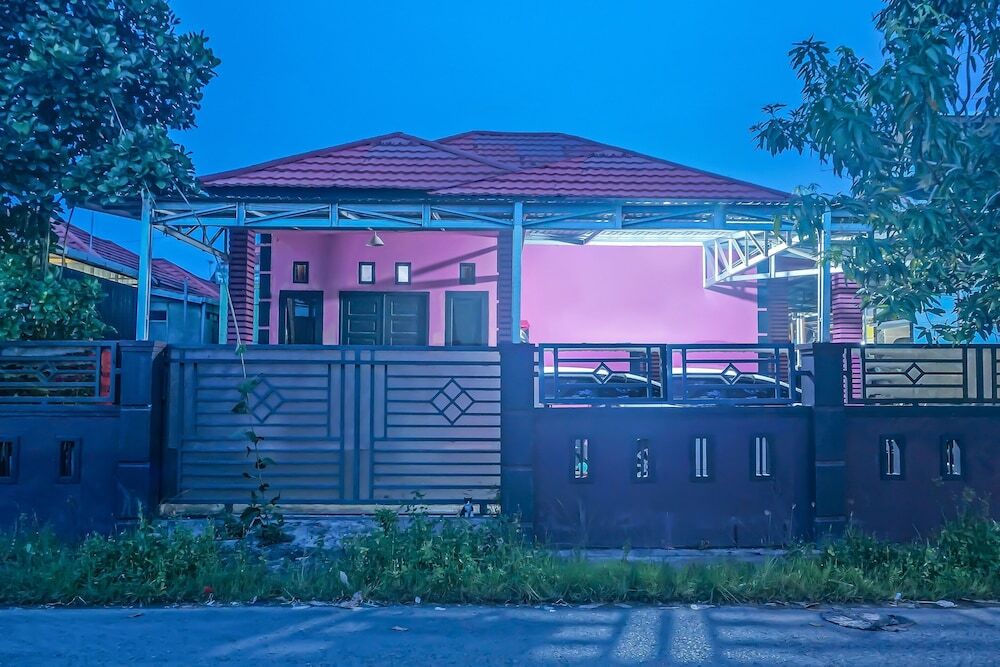 Hotel O Adam Kost SyariahNearWisata Jembatan Barito in Banjarmasin, Indonesia