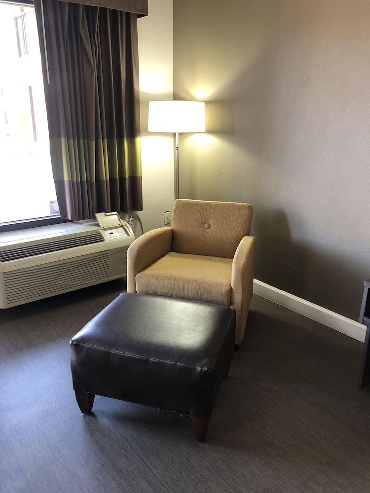 Super 8 by Wyndham Orangeburg - photo 7
