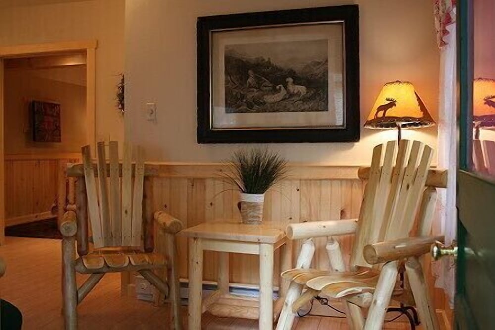 Hinckley's Dreamwood Cottages - photo 19