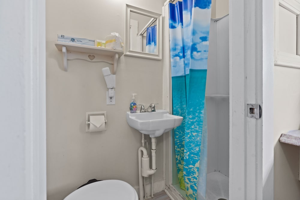 Beach Motel & Suites - photo 35