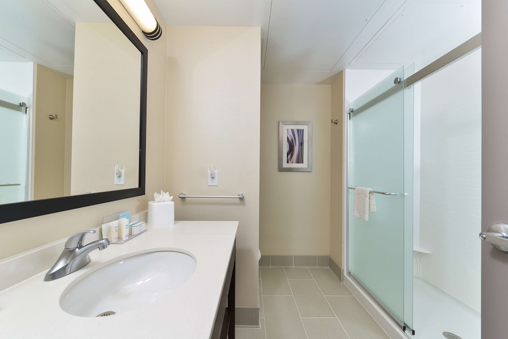 Hampton Inn & Suites Des Moines Downtown - photo 26