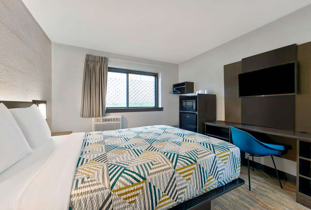 Motel 6 Cedar Rapids IA Airport - photo 10