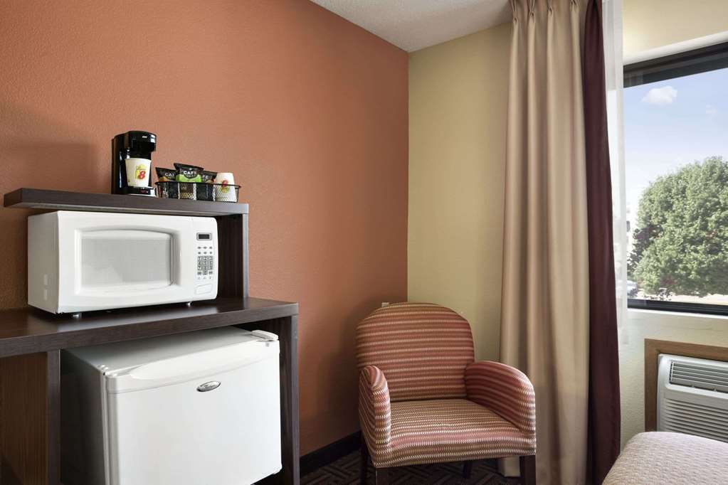 Super 8 by Wyndham Carbondale - photo 15