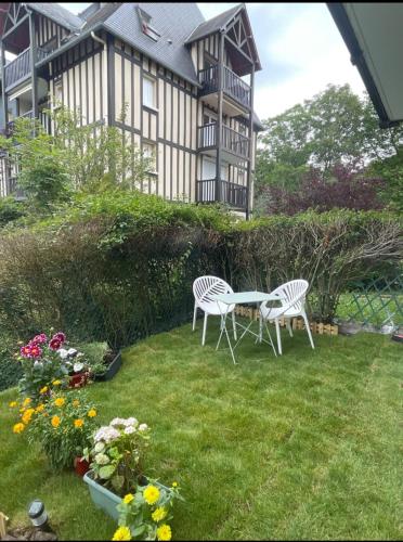 2p Renove Ideal Famille Proche de la Mer in Cabourg, France