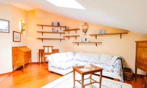 Prestige Apartment Near the Centre with Balcony Wi Fi — 4-Star Luxury Hotel in Pistoia, Italy