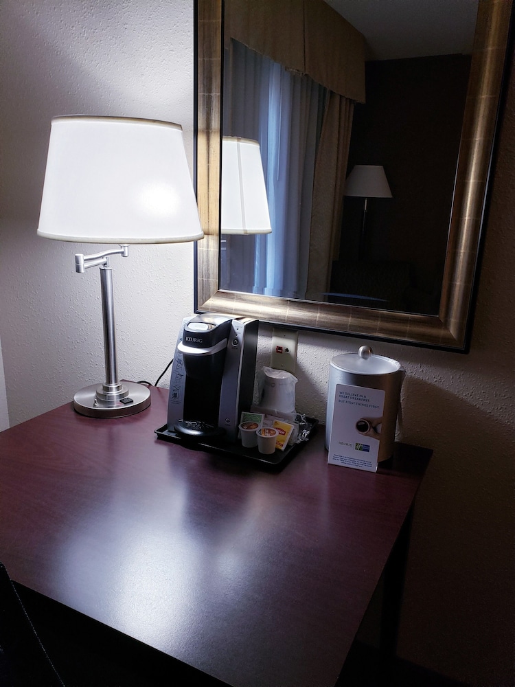 Holiday Inn Express Hotel & Suites Concordia by IHG - photo 15