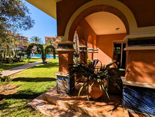 Appartement de plain pied piscine et mer — 4-Star Luxury Hotel in Bouznika, Morocco