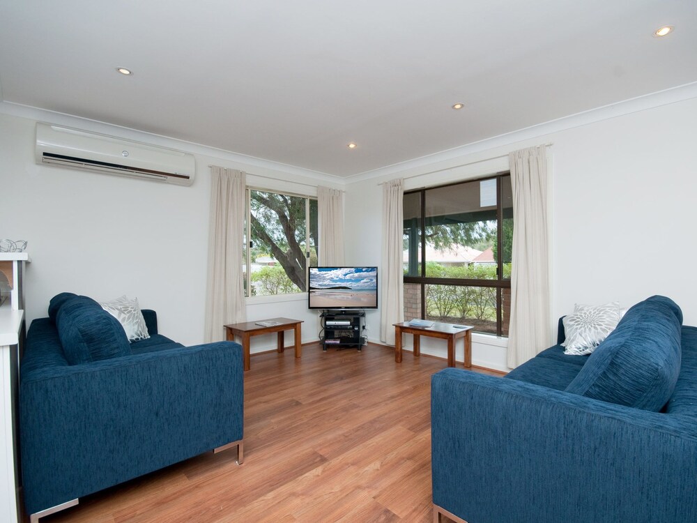 Blue Fish 41 Boulder Bay Road in Fingal Bay, Australia