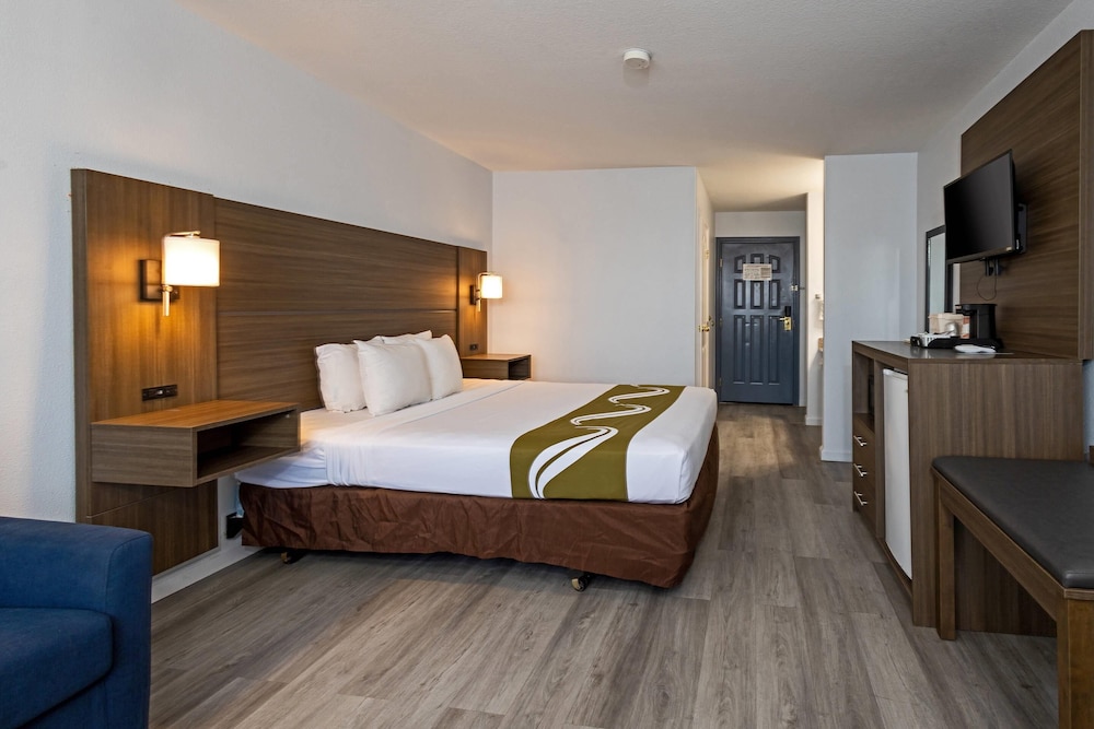 Quality Inn & Suites Tulare - photo 4