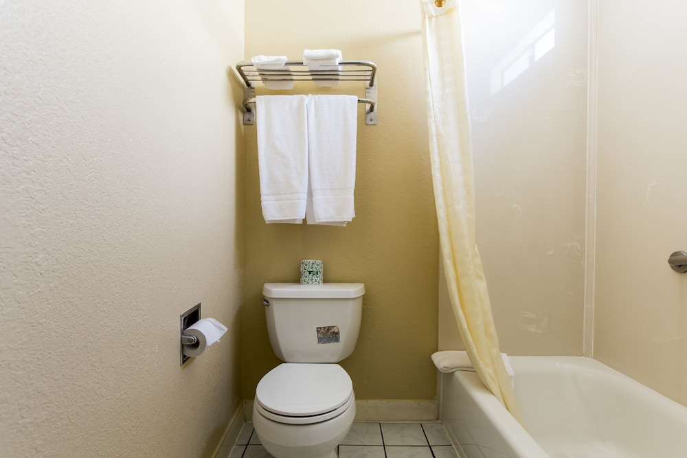 Beverly Inn - photo 44