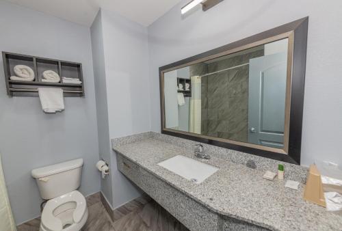 Jamestown inn & Suites - photo 12