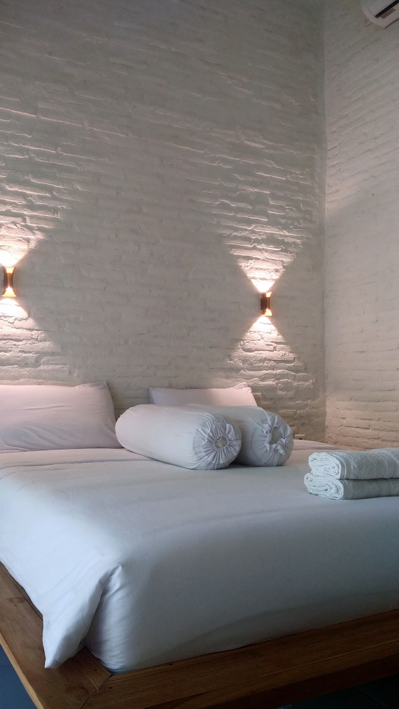 Elhoppo Pasir putih resort & resto — hotel in Taliwang