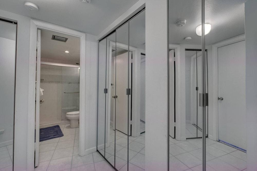 Harbor Towers Yacht Pool 1 Br condo by RedAwning - photo 6