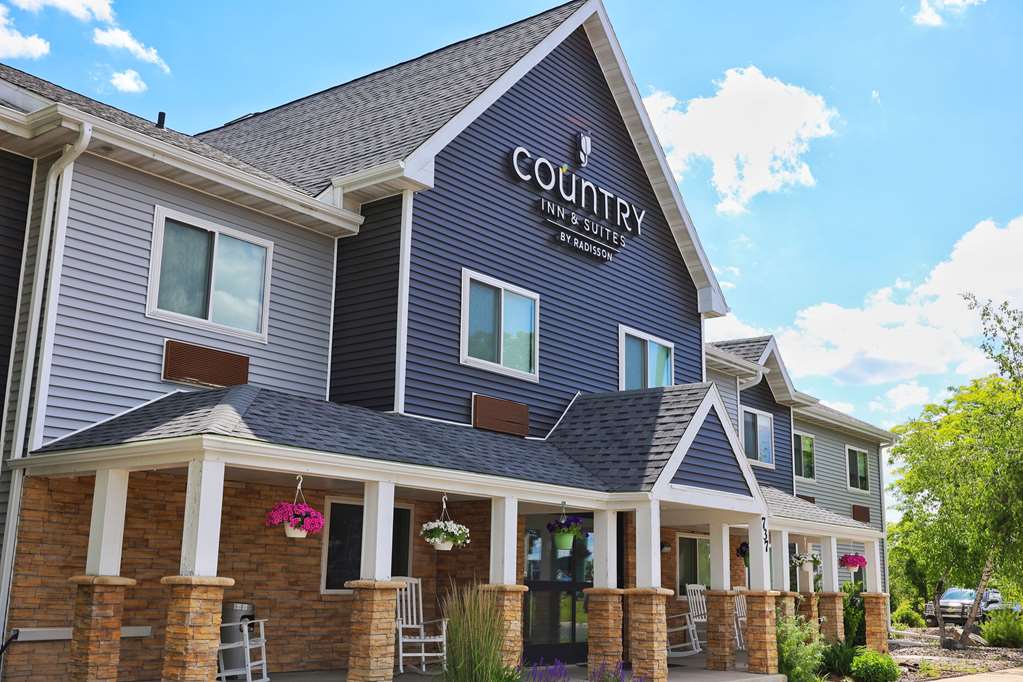 Country Inn & Suites by Radisson Sparta WI - featured photo