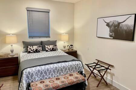 Crazy Cow Private Hot Tub Bbq Sleeps 2 — 4-Star Luxury Hotel in Ahwahnee, United States