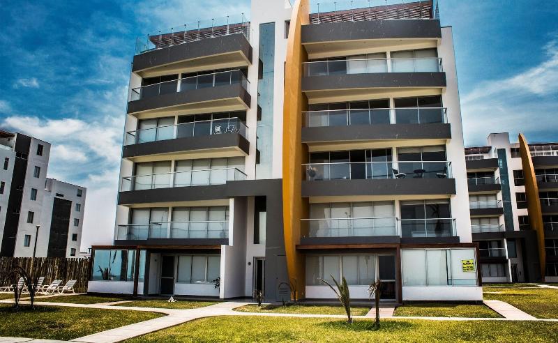 Paracas Las Velas I Superior Flats in Paracas, Peru